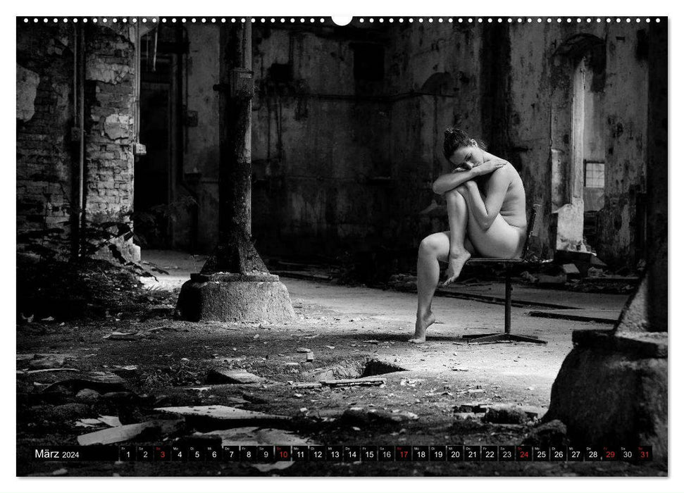 Nude photography in old walls (CALVENDO wall calendar 2024) 