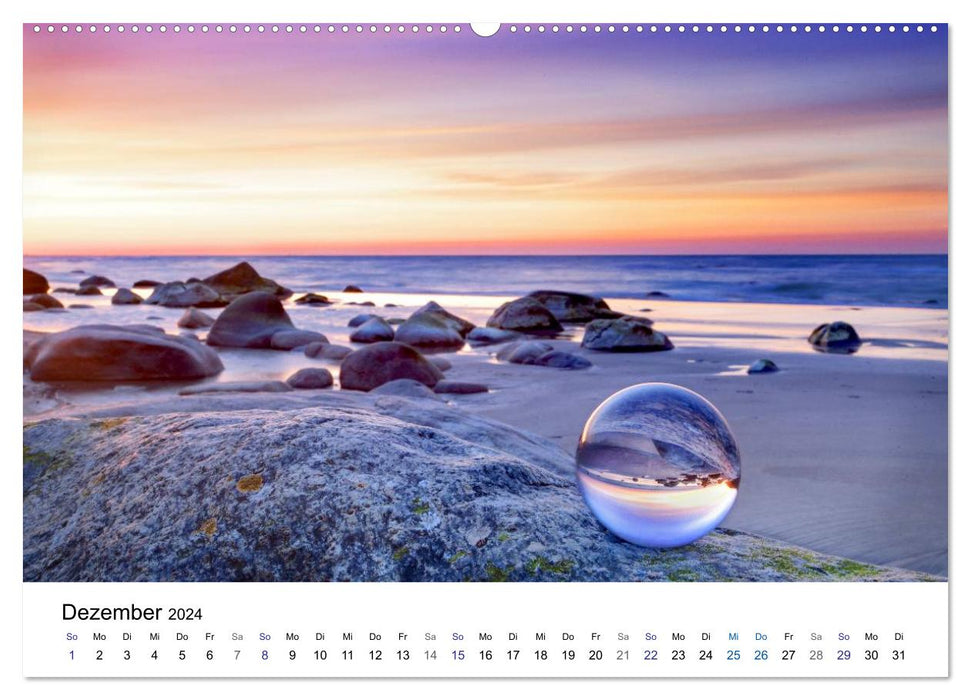 Glaskugel-Impressionen (CALVENDO Premium Wandkalender 2024)