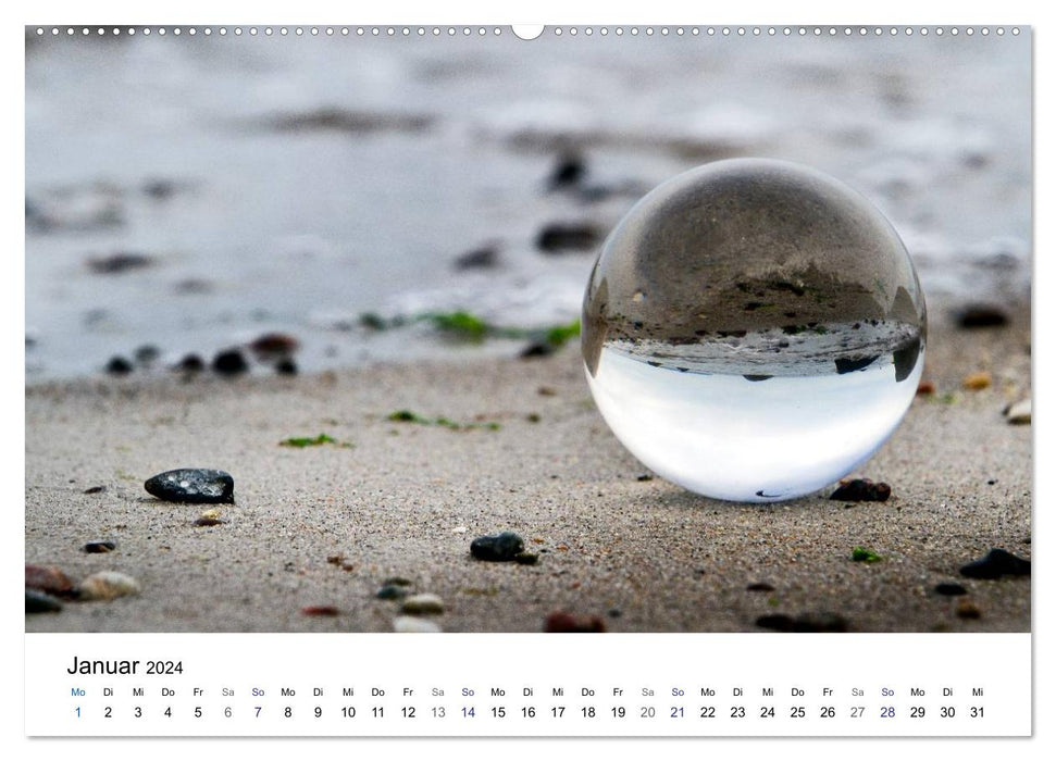 Glaskugel-Impressionen (CALVENDO Premium Wandkalender 2024)