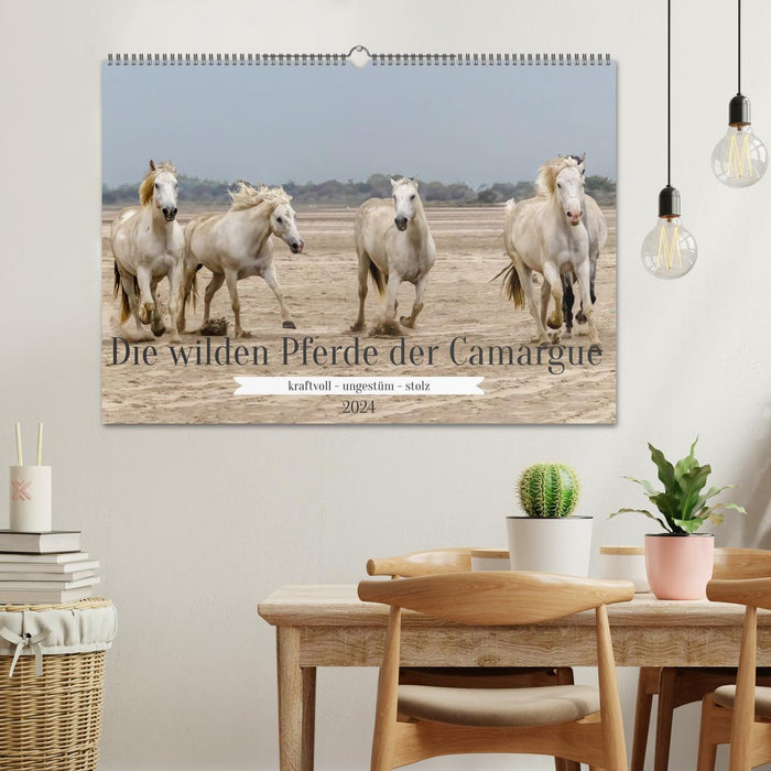 Die wilden Pferde der Camargue (CALVENDO Wandkalender 2024)