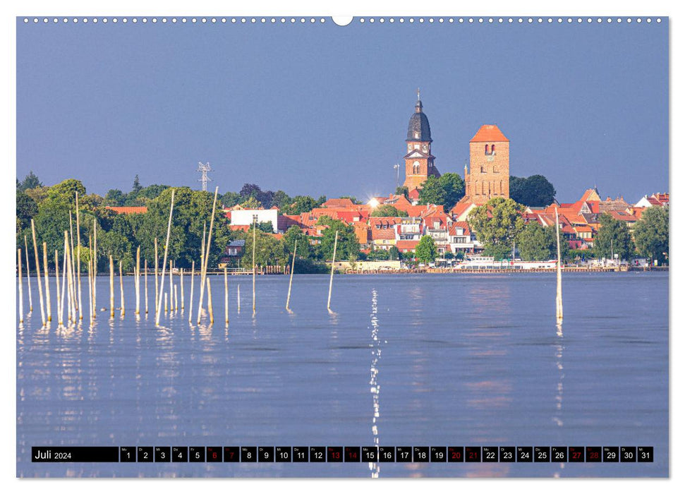 Waren (Müritz) in der Mecklenburgischen Seenplatte (CALVENDO Premium Wandkalender 2024)