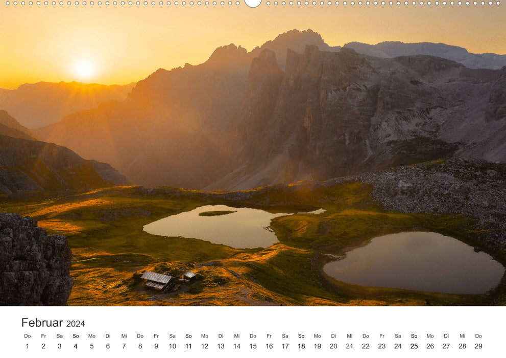 Moments of light - photographs that shine in a special light. (CALVENDO Premium Wall Calendar 2024) 