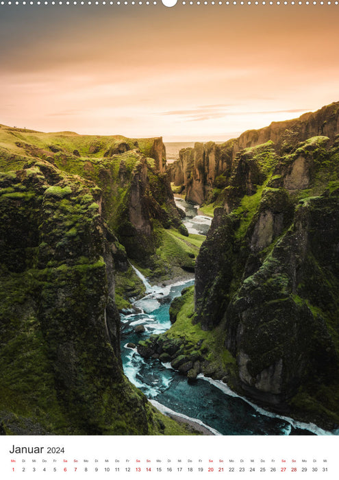 A road trip through Iceland (CALVENDO wall calendar 2024) 