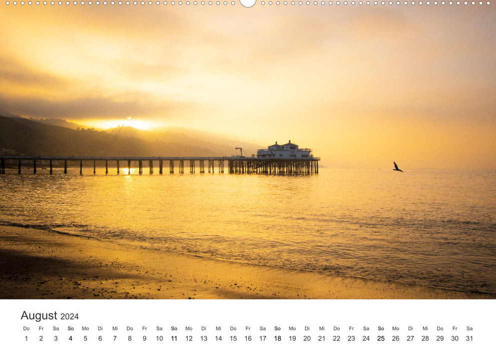 On the beach in Malibu (CALVENDO Premium Wall Calendar 2024) 