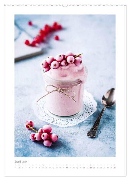 Himmlisch lecker! Süße Desserts und andere Naschereien (CALVENDO Premium Wandkalender 2024)