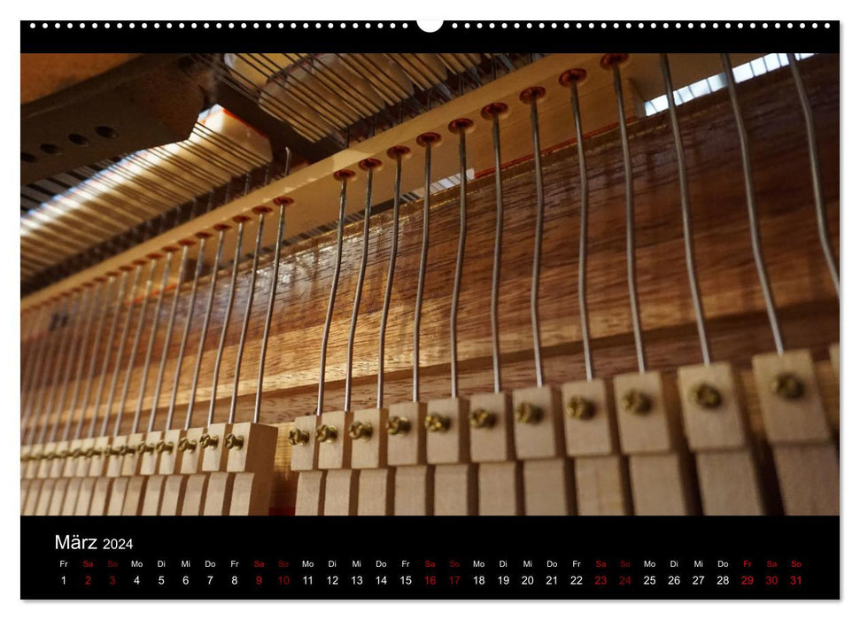 Klavier Momente (CALVENDO Premium Wandkalender 2024)