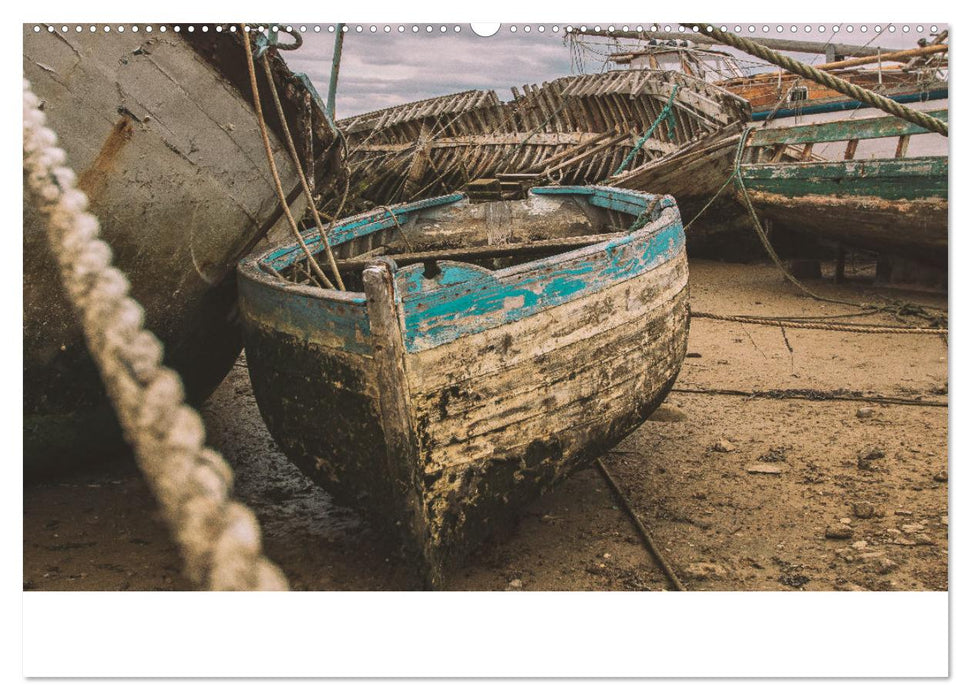 Gestrandet - Schiffswracks in der Bretagne (CALVENDO Premium Wandkalender 2024)