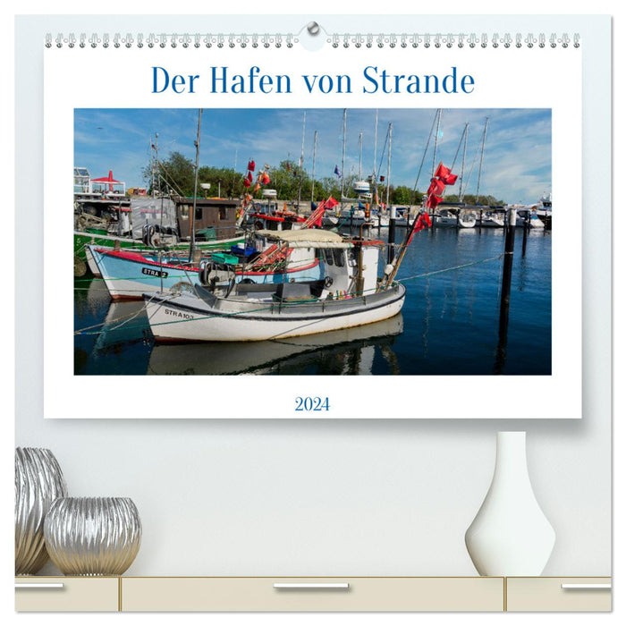 Der Hafen von Strande (CALVENDO Premium Wandkalender 2024)