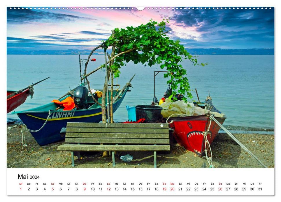 Bateaux colorés dans une eau cristalline (calendrier mural CALVENDO 2024) 