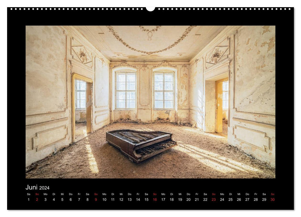 The Beauty of Decay - Lost Places (CALVENDO Premium Wall Calendar 2024) 