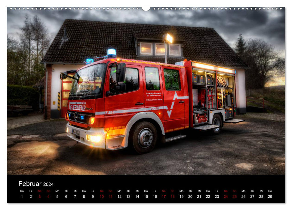 Feuerwehr und Rettungsdienst (CALVENDO Premium Wandkalender 2024)