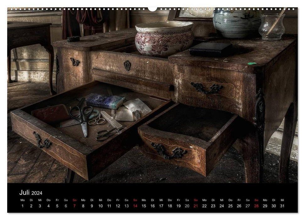 Lost Places - Even decay has its charm (CALVENDO Premium Wall Calendar 2024) 