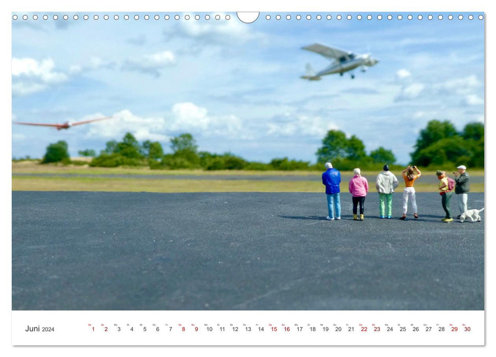 Suivez-moi et amusez-vous les petits gens à l'aéroport (calendrier mural CALVENDO 2024) 