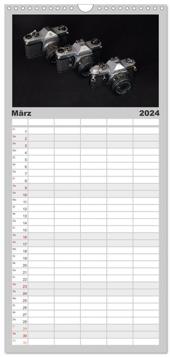 Legendäre Kameras der Marke Pentax (CALVENDO Familienplaner 2024)