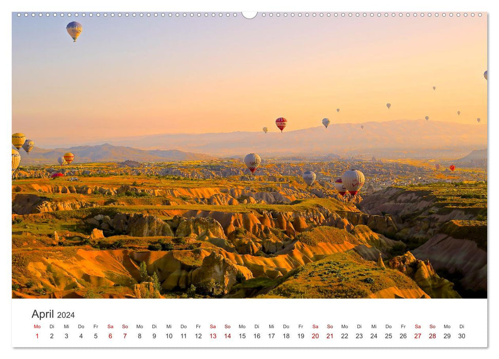 Golden hours - moments in beautiful sunlight. (CALVENDO wall calendar 2024) 