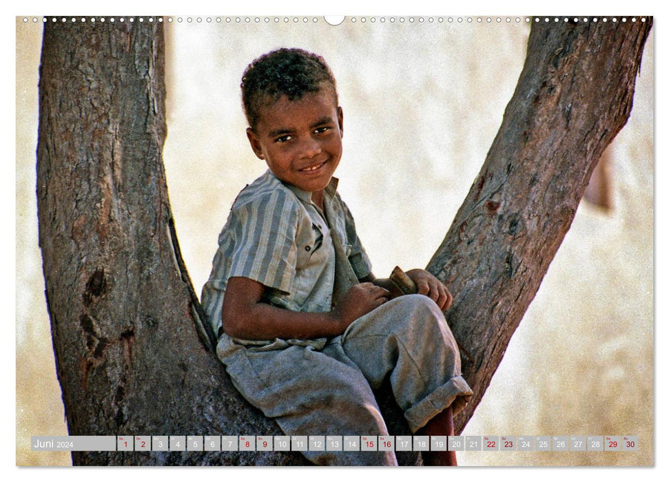Kinderaugen aus Afrika (CALVENDO Premium Wandkalender 2024)