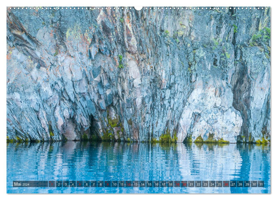 Crater Lake - Oregon's blue volcanic lake (CALVENDO Premium Wall Calendar 2024) 