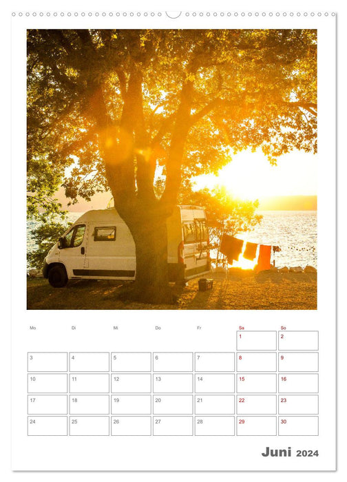 Camper Träume Urlaub auf vier Rädern (CALVENDO Premium Wandkalender 2024)
