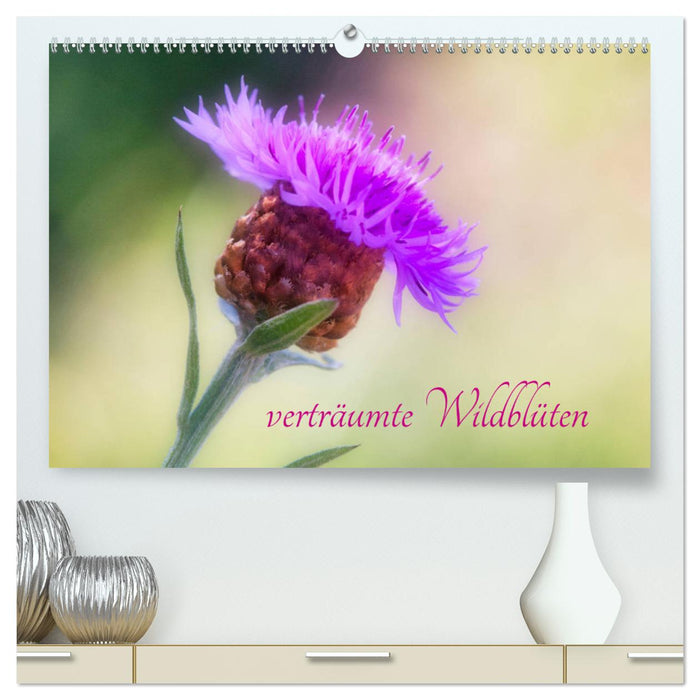 verträumte Wildblüten (CALVENDO Premium Wandkalender 2024)