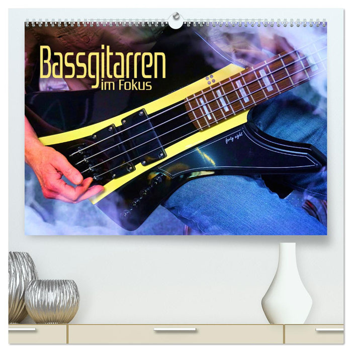 Focus sur les guitares basses (Calendrier mural CALVENDO Premium 2024) 