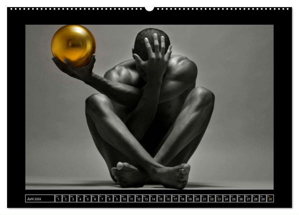 Golden Ball - Männerakte im Querformat (CALVENDO Wandkalender 2024)