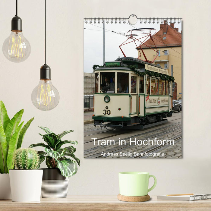 Tram in Hochform (CALVENDO Wandkalender 2024)