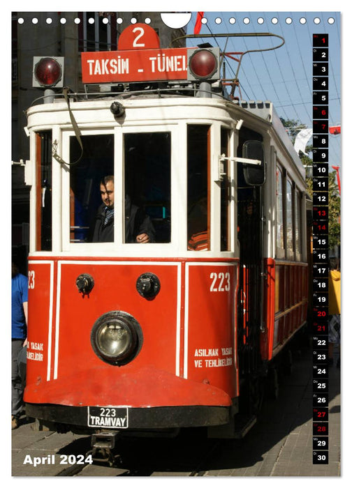 Tram in Hochform (CALVENDO Wandkalender 2024)