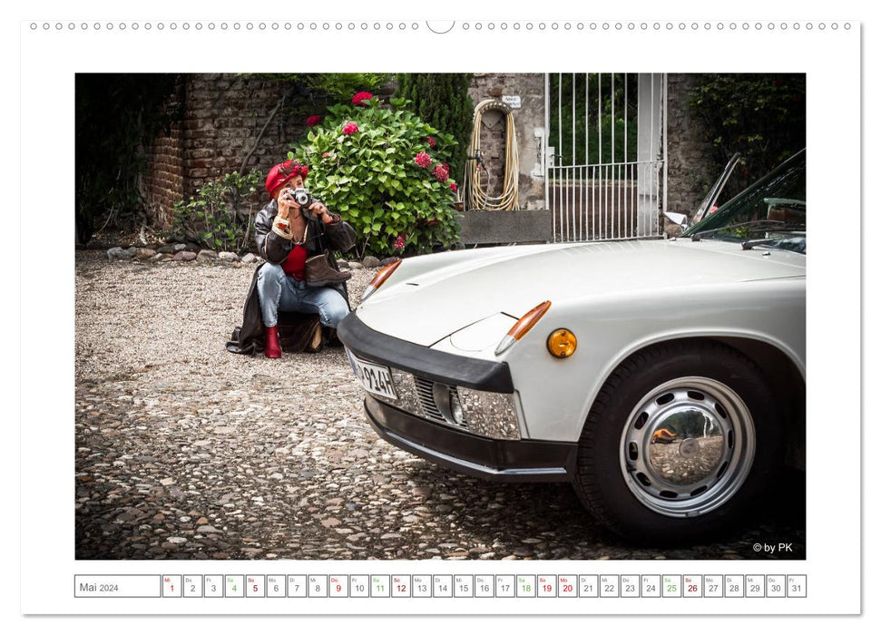 Old Cars - Good Girls (colour) (CALVENDO Premium Wandkalender 2024)