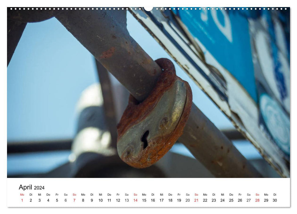 Love locks (CALVENDO wall calendar 2024) 