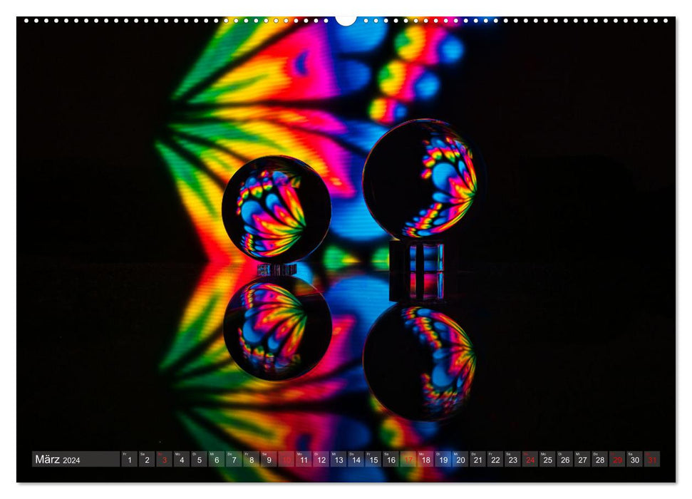 Glass balls in the light - fascinating light paintings (CALVENDO Premium Wall Calendar 2024) 