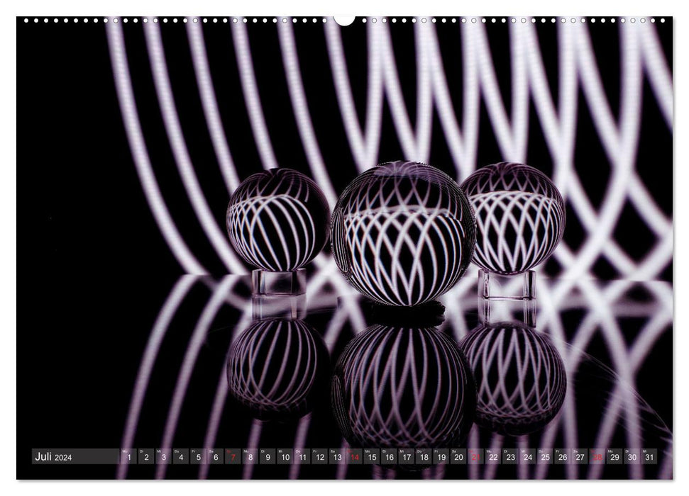 Glass balls in the light - fascinating light paintings (CALVENDO Premium Wall Calendar 2024) 