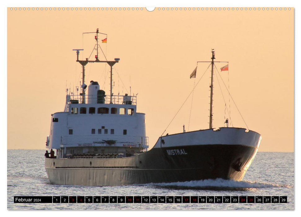 Shipspotting Travemünde (CALVENDO Premium Wandkalender 2024)