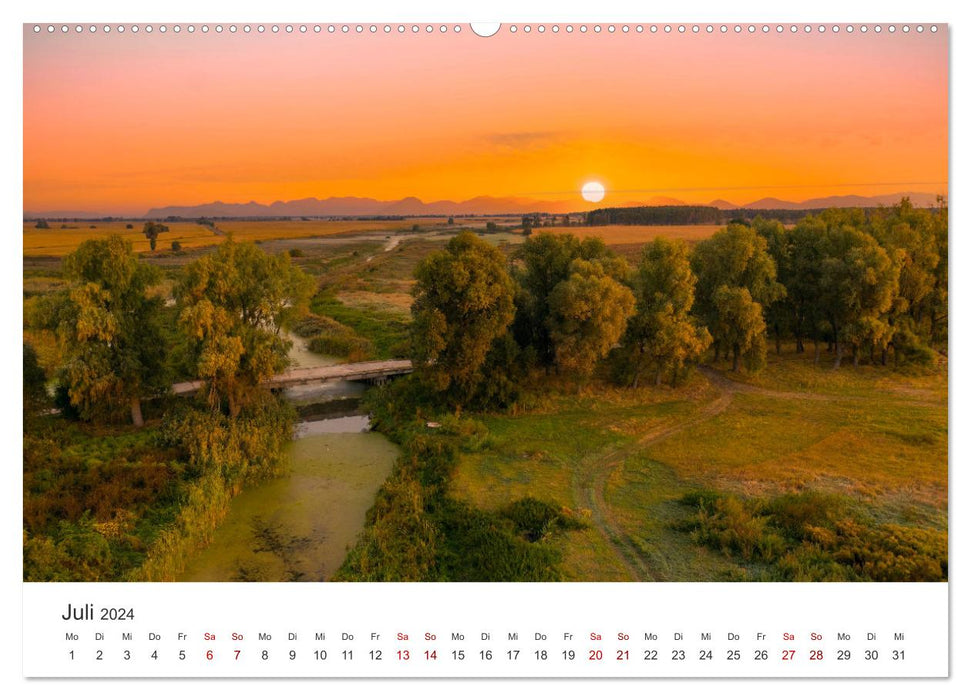 Golden hours - moments in beautiful sunlight. (CALVENDO Premium Wall Calendar 2024) 