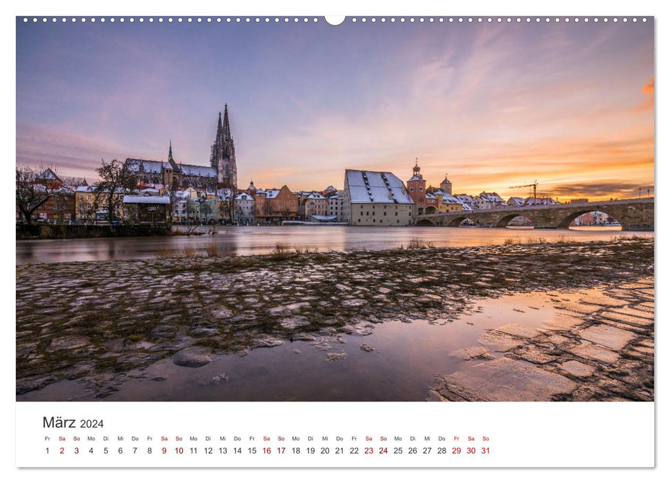 Regensburg kunstvoll in Szene gesetzt (CALVENDO Wandkalender 2024)
